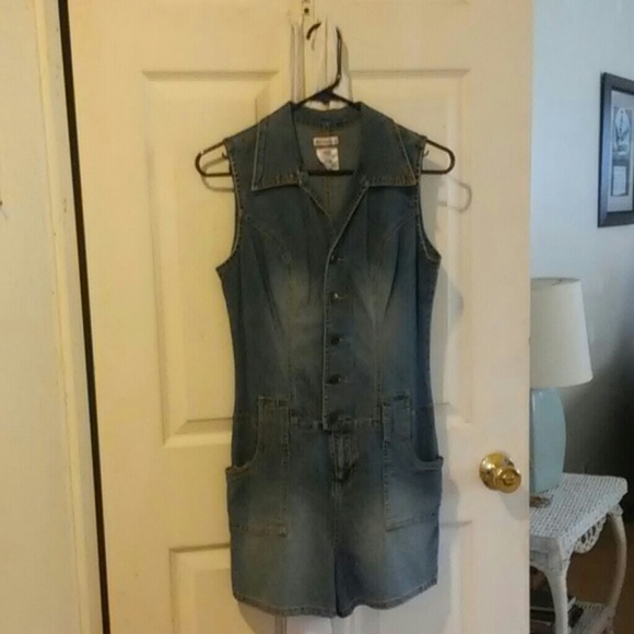 Clothes - Picture 2 of 8